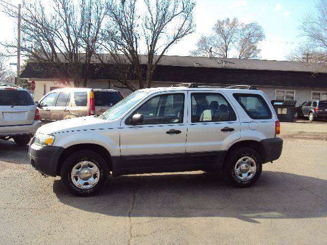 2005 Ford Escape XLS 4dr SUV
